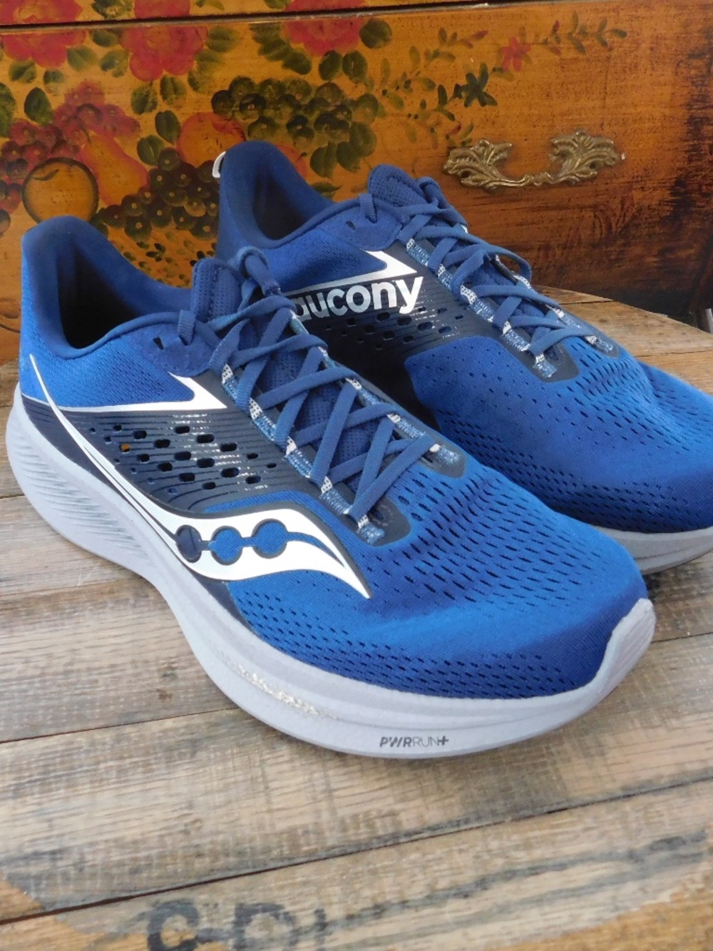 Saucony Ride. 17 blue size 11.5 Wide Mens shoe